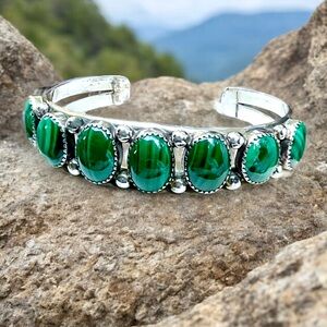 🌺Vintage Pat Yazzie Sterling & Malachite Cuff